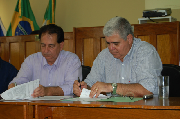 Secretário de Estado de Habitação e das cidades de Mato Grosso do Sul, Carlos Marum e o prefeito Marcos Pacco