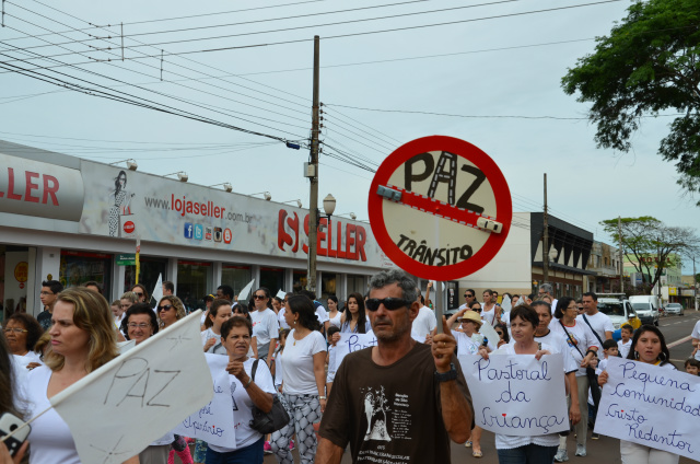 8ª Caminhada pela PAZ reúne centenas de pessoas