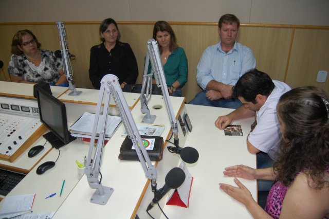 Integrantes da Rádio Nazaré FM/MTvisitam estúdios da Rádio Coração