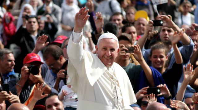 Papa Francisco promove uma rifa para ajudar os pobres