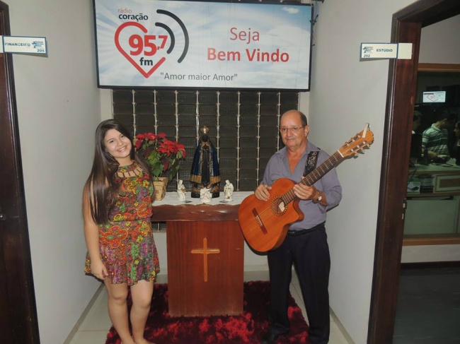 Renata e seu avô Barbosa. Foto: Divulgação/Facebook