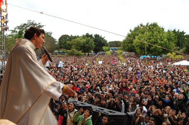 Romaria do Sagrado Coração de Jesus com o Padre Reginaldo Manzotti Romaria do Sagrado Coração de Jesus com o Padre Reginaldo Manzotti