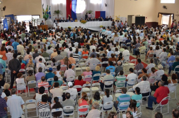 Salão da Igreja São José, em Itaporã, que esteve lotado durante a posse dos políticos no dia de ontem(01/01).