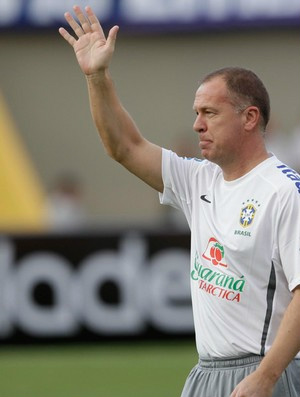Mano Menezes aponta os quatro pecados da
Seleção nos primeiros jogos (Foto: Mowa Press)