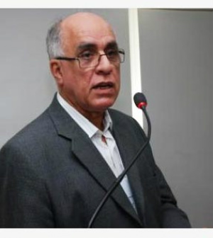 Dr. Mauro Wilton de Souza fez a primeira palestra do dia sobre a evolução dos modelos de comunicação