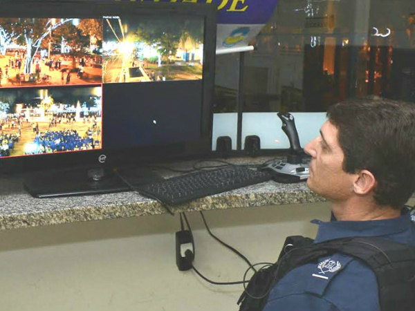 Monitoramento com câmeras passará a ser permanente na Praça Antônio João a partir de agora
foto - A Frota