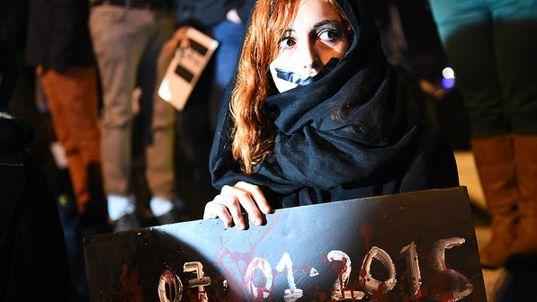 Um grupo armado invadiu a sede da revista Charlie Hebdo nesta quarta-feira, 7, e matou 12 pessoas – dez jornalistas e dois policiais.