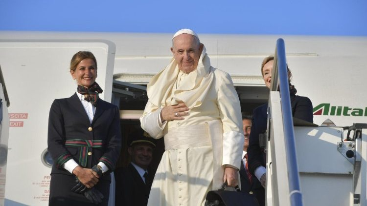 Papa Francisco embarcando para uma Viagem Apostólica  (Vatican Media)