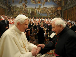 Georg Ratzinger foi ordenado junto a seu irmão, Joseph Ratzinger, em 29 de junho de 1951