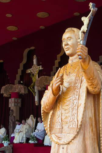 Mais de meio milhão de pessoas participaram da missa de canonização, nesta quarta-feira em Colombo - AP