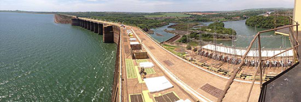 Panorâmica do reservatório de Marimbondo, na divisa entre São Paulo e Minas Gerais, com nível abaixo do normal