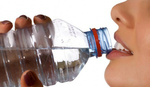 No período mais quente do ano, a desidratação provocada pelo forte calor aumenta os casos de pedra nos rins.