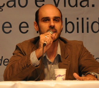 O sociólogo Marcelo Ramos destacou uma pesquisa sua chamada “Happiness Brasil: a cultura material da felicidade”.