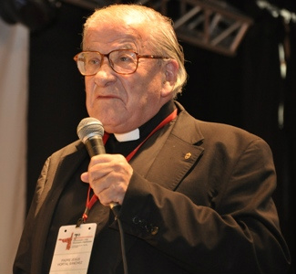 Com o tema: “A vida como princípio fundamental da dignidade humana”, o padre Jesus Hortal Sánchez fez um paralelo de felicidade encontrado nos livros e escrituras cristãos. 