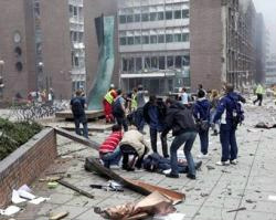 Logo após o ataque, a polícia norueguesa ordenou a evacuação das redações de vários meios de imprensa, e também da estação central de ferrovia e pelo menos dois centros comerciais.