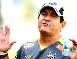 Muricy: feliz da vida com titulares à disposição
(Foto: Marcos Ribolli / Globoesporte.com)