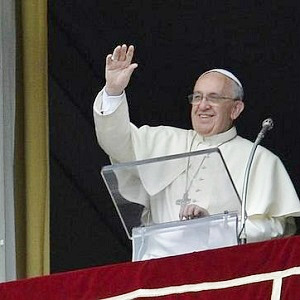 Papa Francisco durante o Angelus na Praça São Pedro - RV
