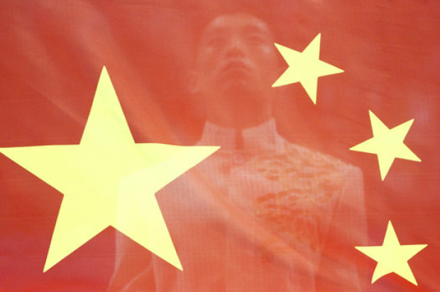 Bandeira chinesa é hasteada em cerimônia de entrega de medalhas nos Jogos Asiáticos (Jason Lee/Reuters)