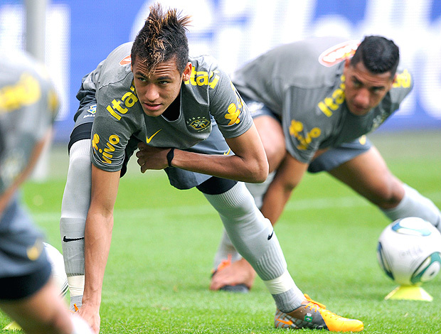 Neymar é uma das esperanças da Seleção no jogo desta quarta-feira, em Stuttgart  (Foto: AP)