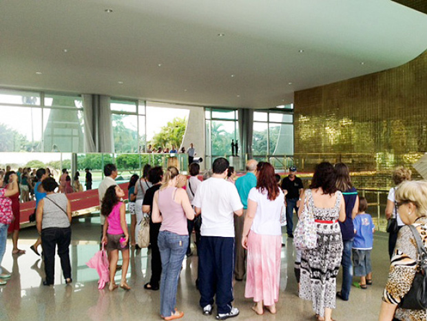 Grupo visita o Palácio da Alvorada; presidente estava no 2º andar da residência oficial