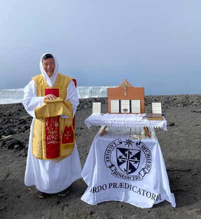 Corwin Low celebra missa no Monte Kilimanjaro | Crédito: Pe. Corwin Low