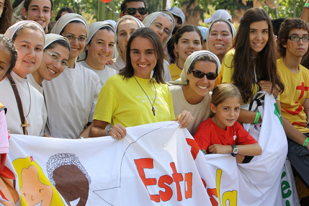 Jovens religiosas à espera de Bento XVI