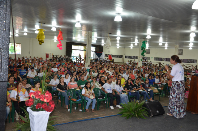 Retiro do 'Enchei-vos' é finalizado com santa missa