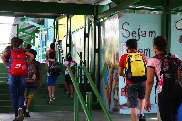 Professores têm notado dificuldades emocionais e sociais em alunos na volta às aulas (foto: Rovena Rosa/Agência Brasil)