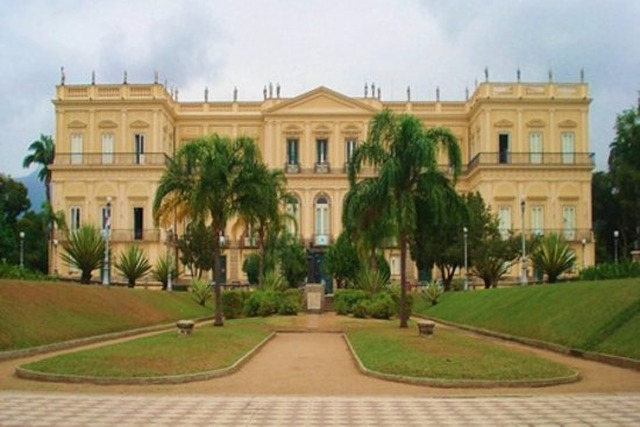 Incêndio de grandes proporções destrói o Museu Nacional no Rio de Janeiro