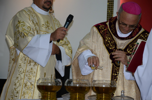 Dom Redovino celebra missa dos 'Santos Óleos'