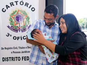 Cabe ao pai ou à mãe, sozinhos ou juntos, o dever de fazer o registro no prazo de 15 dias
Pedro França/Agência Senado