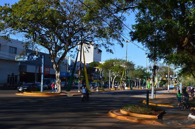Área central possui decoração com tema da Independência - Crédito: Dourados News