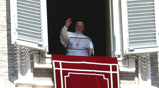 Papa Francisco: Contemplemos a Divina Misericórdia que resplandece sobre o mal