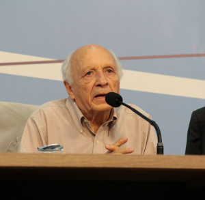 Rubens Ricupero apresenta análise de conjuntura social na 53ª Assembleia Geral