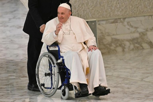 Papa Francisco em cadeira de rodas. Crédito: Daniel Ibáñez (ACI)