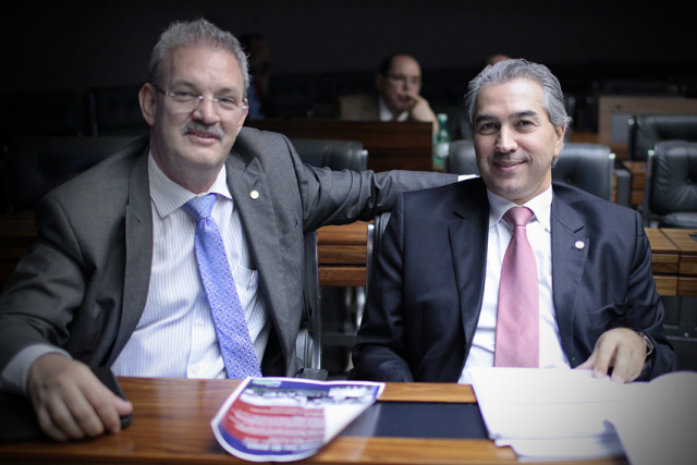 Geraldo Resende e Reinaldo Azambuja: parceria de trabalho pela saúde pública de Dourados.


