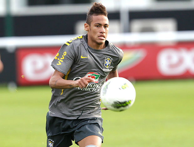 Uma das estrelas da equipe, Neymar encara desafio em cidade que costuma dar sorte (Foto: Mowa Press)