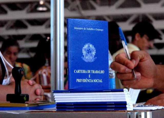 Carteira de Trabalho - Marcello Casal jr/Agência Brasil