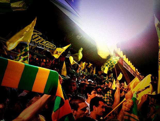 A torcida do Anzhi no estádio: empolgação com nova fase milionária do clube (Foto: Divulgação)