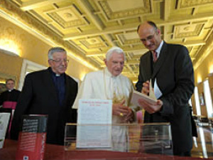 Bento XVI agradeceu os editores que traduziram suas obras