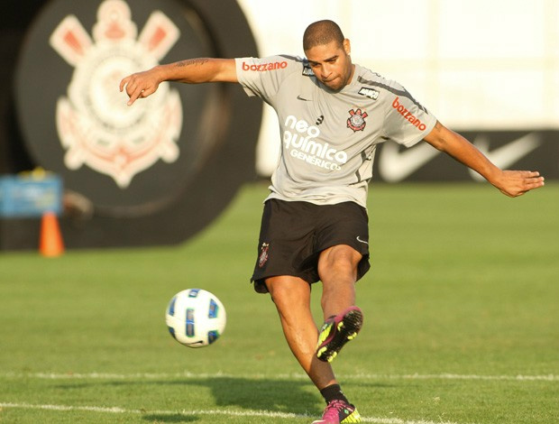 O Imperador já tem treinado finalizações no CT do Corinthians (Foto: Rodrigo Coca/Agência Estado)