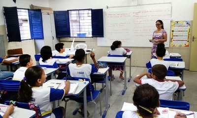 Até 2020, o salário dos professores deve ser equivalente ao de outros profissionais com a mesma formação - Sumaia Vilela / Agência Brasil
