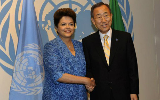 DIlma teve reunião privada com o secretário-geral da ONU, Ban Ki-moon, na manhã desta quarta (21), em Nova York (Foto: Timothy A. Clary / AP Photo)