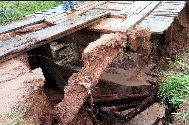Chuvas torrenciais carregam pontes e vias em IguatemiAnailton Batista – Ascom