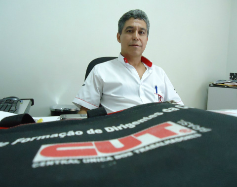 Raul Lídio Verão, presidente do sindicato de Dourados, diz que os bancos podem perfeitamente atender as reivindicações, e que a categoria não está pedindo nada impossível. Foto: Wender Carbonari/Agora MS