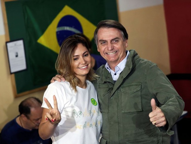 Ao lado da mulher, Jair Bolsonaro votou no Rio de Janeiro neste segundo tunro - Reuters/Ricardo Moraes/ Direitos Reservados