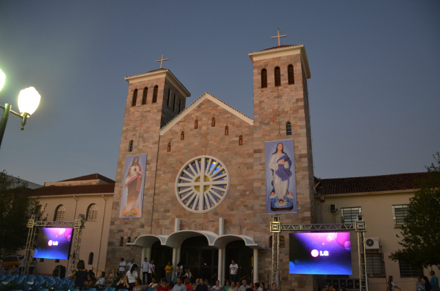 Catedral Imaculada Conceição de Dourados,  em 2015 completa 80 anos  e  no último sábado foi reinaugurada pela 3ª em sua historia. 