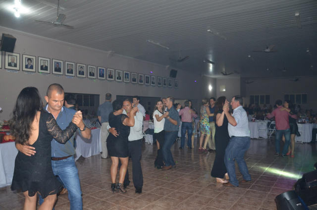 Jantar dançante dos namorados em Itaporã