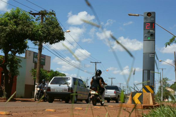 Com lombadas ligadas, começa campanha educativa no trânsito (Foto : Hédio Fazan/OPROGRESSO)