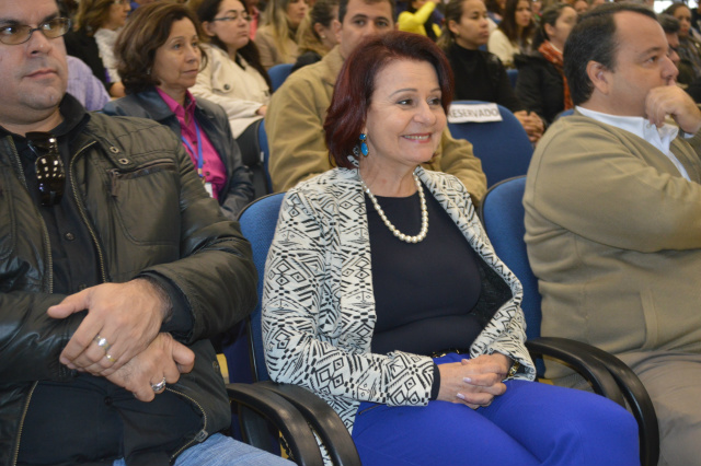 Maria Cecília, Secretária de Educação do Estado, durante evento no anfiteatro, da escola Presidente Vargas, em Dourados.Foto : Reynaldo Felix 